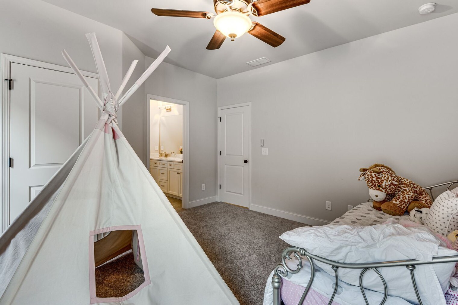 Building Photo - 6275 Bellmoore Park Ln