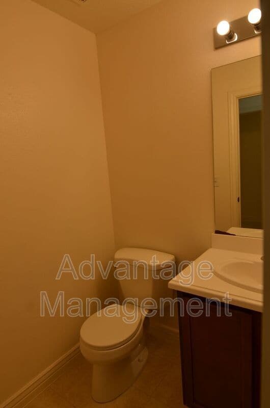Building Photo - 4044 S Lake Vista Dr