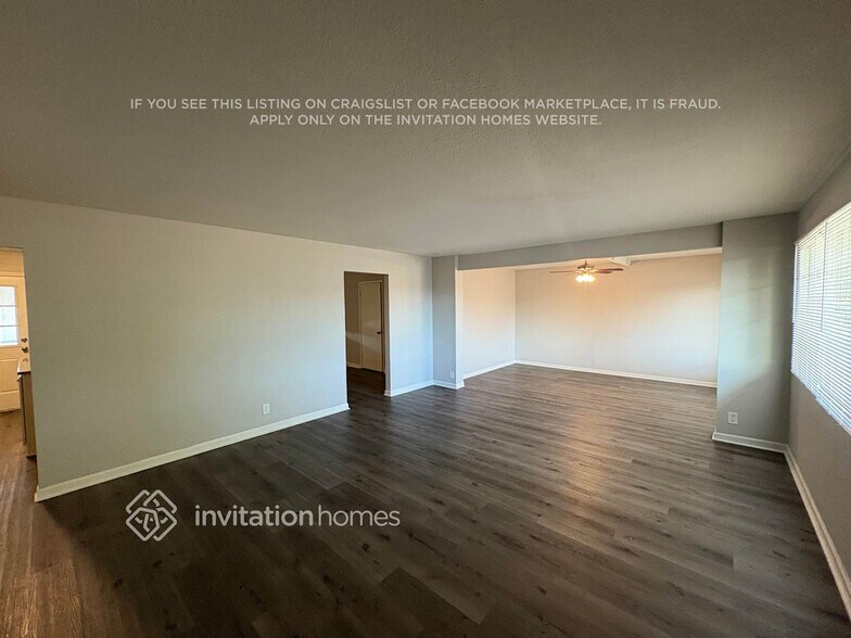 Building Photo - 2210 W Greenbriar Dr