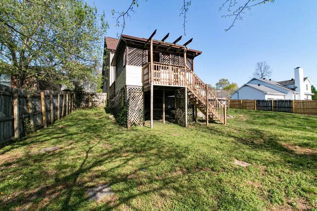 Building Photo - 1122 Rosebrook Dr