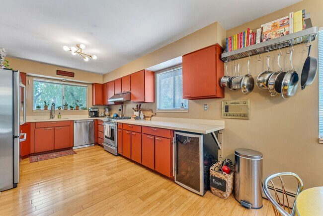 Building Photo - Renovated Mid Century Modern Home in the D...