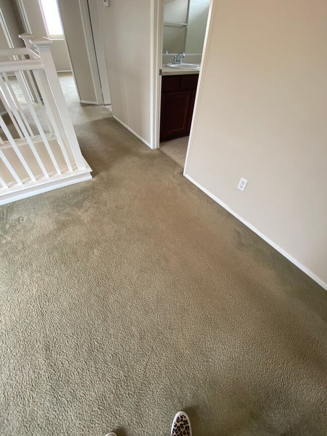 Building Photo - Oxnard- Spacious 3 bedroom in Westwind Com...