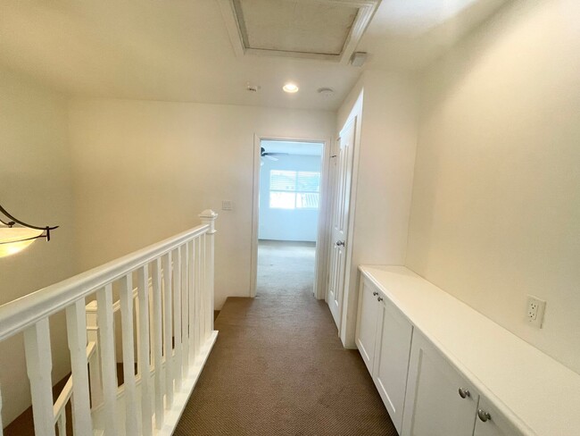 Building Photo - 3 BD/ 3 BA Townhome W/ Solar- Available no...