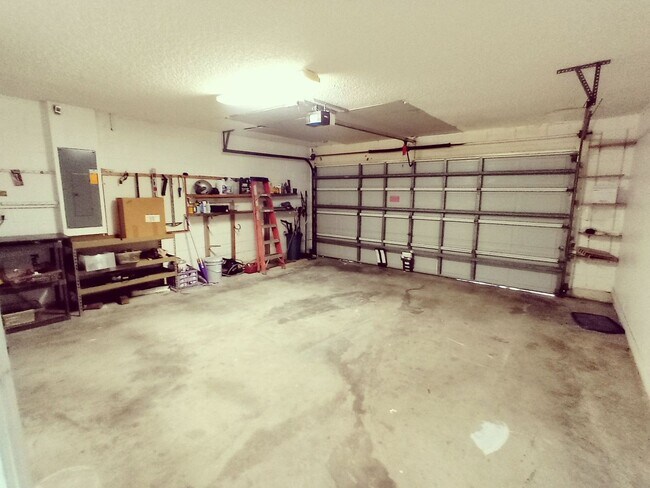 Building Photo - 17411 Woodcrest Way