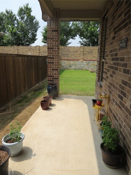 Building Photo - 5616 Amphora Ave