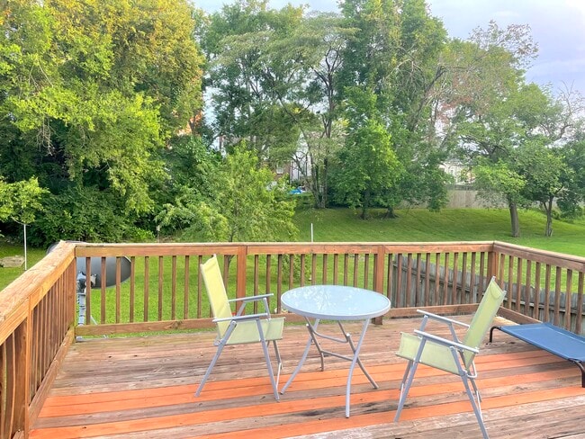 Building Photo - 215 Radnor St