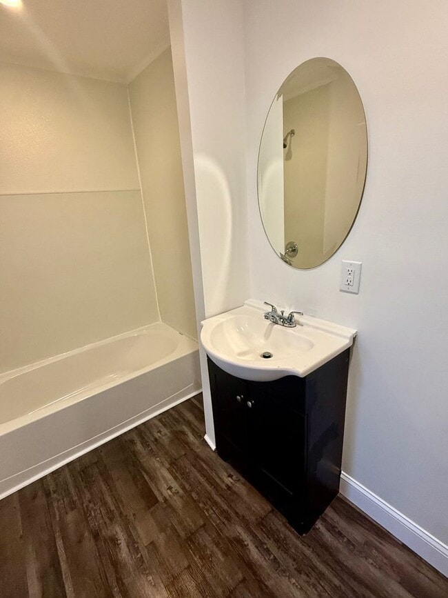 Building Photo - One bedroom, one bath house in Burlington