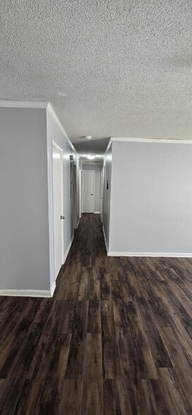 Building Photo - 2235 Poinsettia Cir