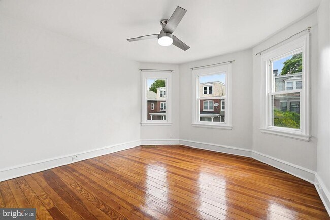 Building Photo - 406 W 20th St