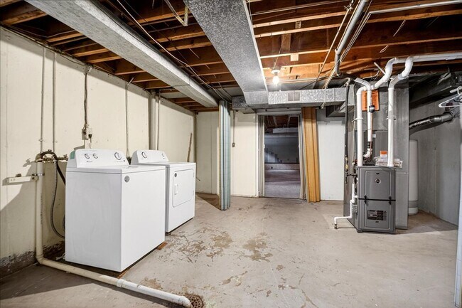 Building Photo - 2BR Brick Bungalow ($1,495/mo)