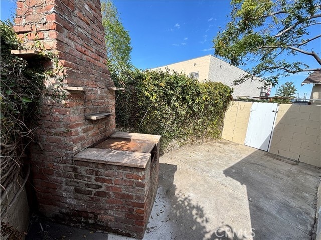 Building Photo - 132 S Batavia St