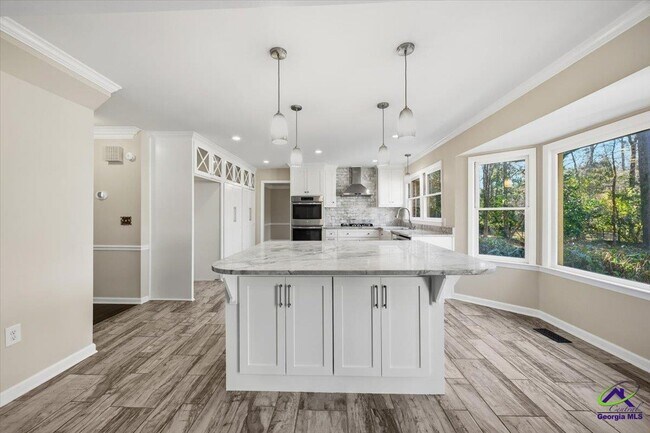 Building Photo - 5056 Wellington Dr