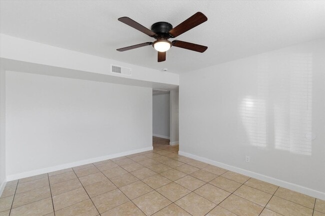 Building Photo - 6622 W Peck Dr