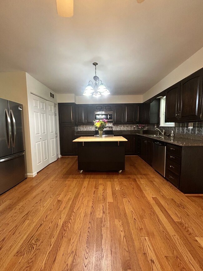Building Photo - Spacious 3 Bedroom Ranch in Mehlville School District!