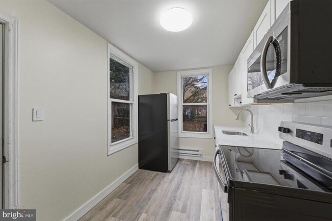 Building Photo - 109 W Queen Ln