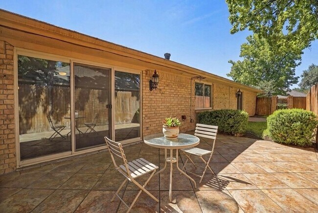Building Photo - 4824 Darla Dr