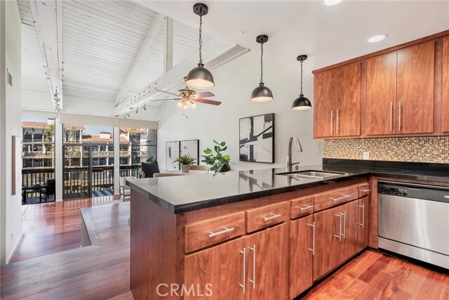 Building Photo - 9331 Marina Pacifica Dr N