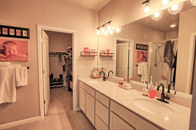 Building Photo - 3 bed 2.5 bath Parker home built in 2020