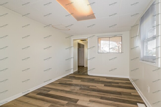 Building Photo - 1305 Acredale Dr