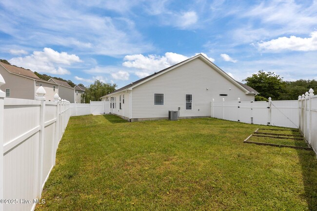 Building Photo - 218 Kestrel Ct