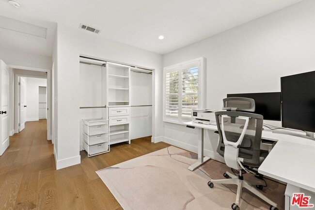 Building Photo - 11642 Acama St