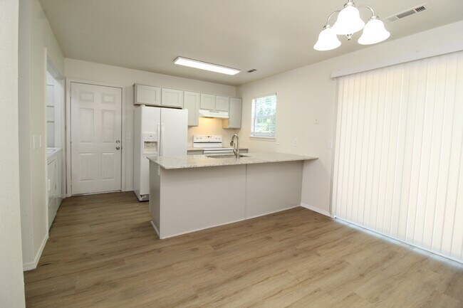 Building Photo - 5 Iris Way