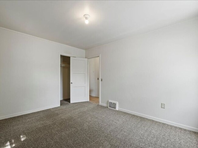 Building Photo - 1306 Putnam St
