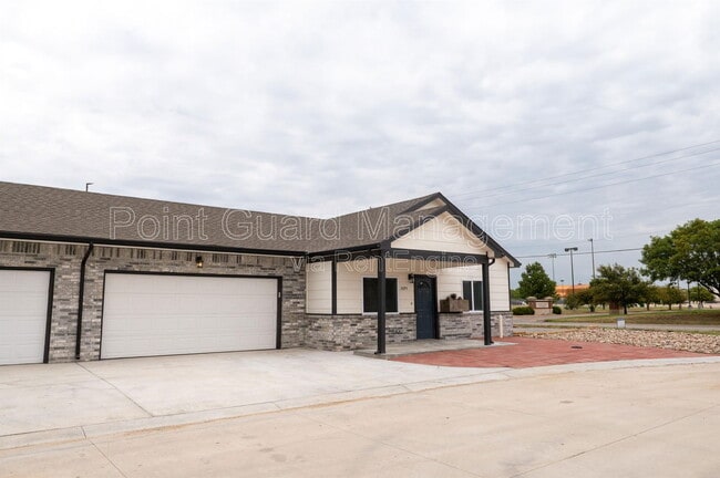Building Photo - 2849 N Oliver St
