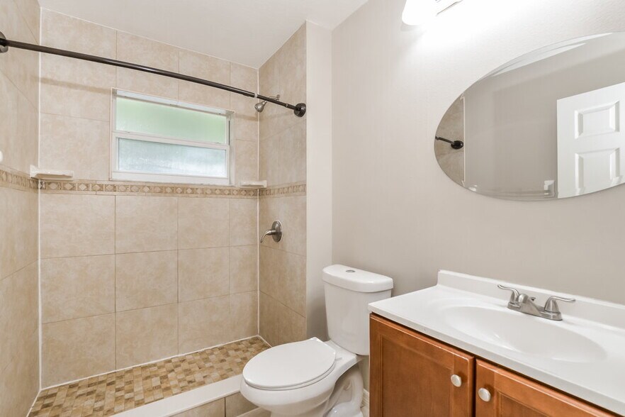 Building Photo - 221 Owenshire Cir