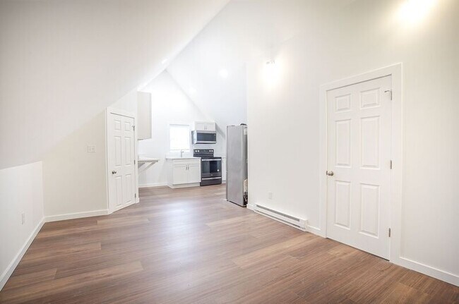 Building Photo - 42 E School St