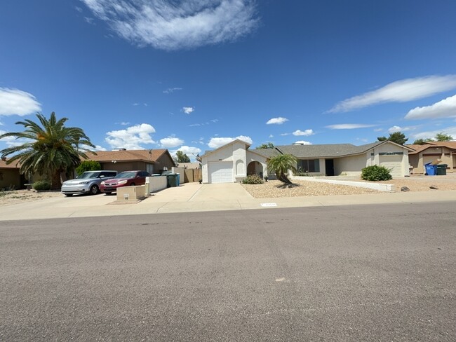 Building Photo - Townhouse at 31 Ave/Beardsley! JOIN THE WA...