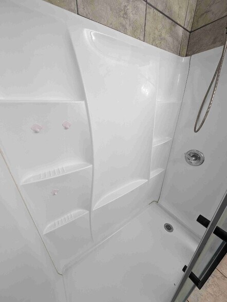 Building Photo - 339 W Bedford Ave