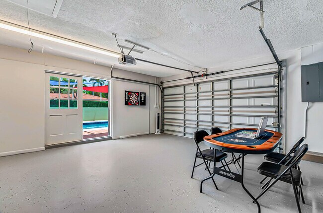 Building Photo - 532 N Palmway