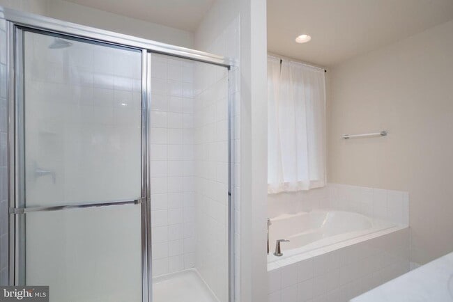 Building Photo - 327 Sydney Ln