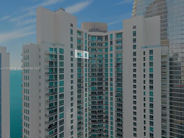 Building Photo - 300 S Biscayne Blvd