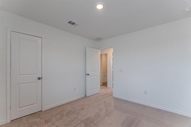Building Photo - 15178 Cyn Rpds Rd