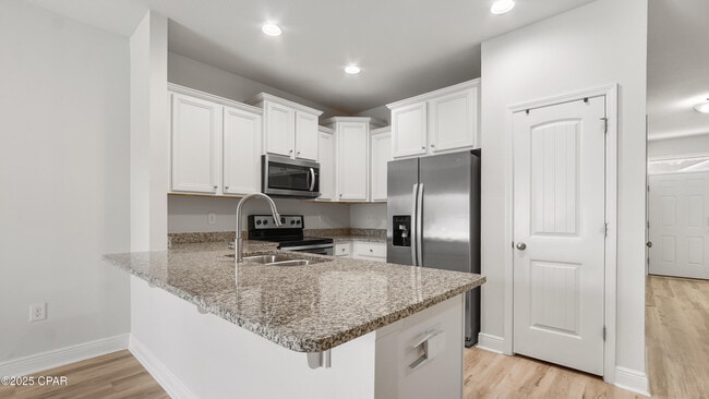 Building Photo - 7675 Shadow Lake Dr