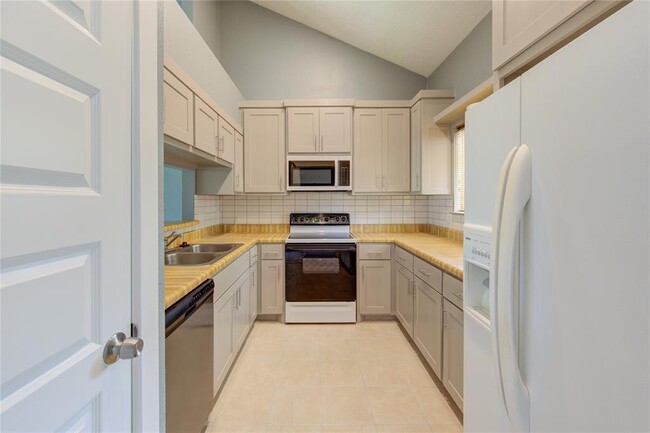 Building Photo - 3843 Westmeadow Dr