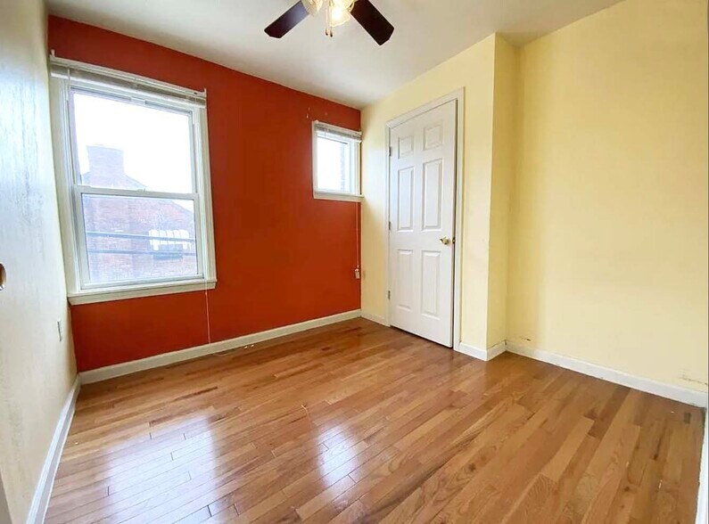 Building Photo - 221 Sterrett St