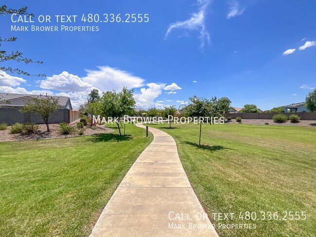 Building Photo - 11423 W La Reata Ave