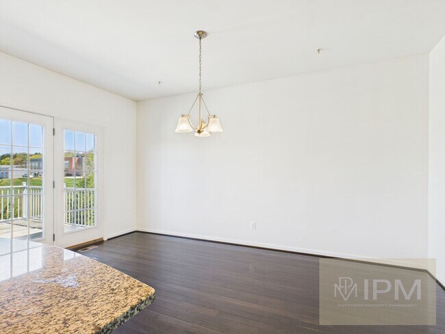 Building Photo - Beautiful 4 Bedroom, 2.5 Bath Townhome in Regents Glen!