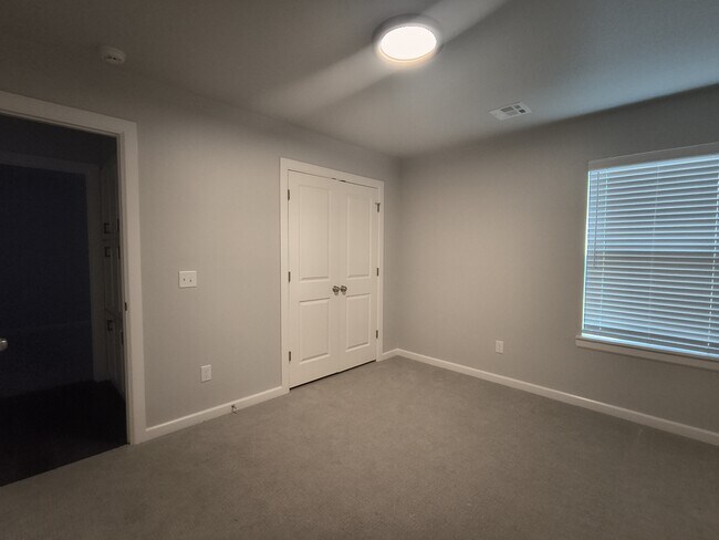 Building Photo - 2832 Wild Rose Ln