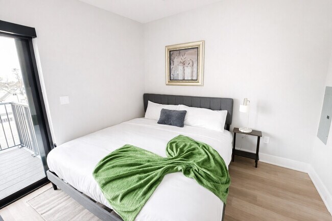 Building Photo - 203 N 48th St