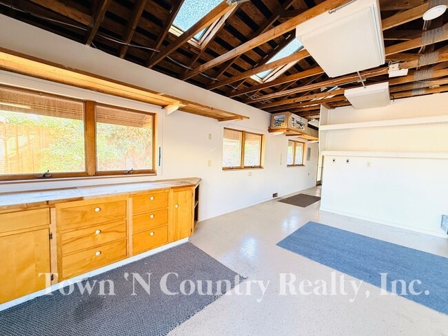 Building Photo - Charming 2BR/1BA Home in Maple Park – Full...