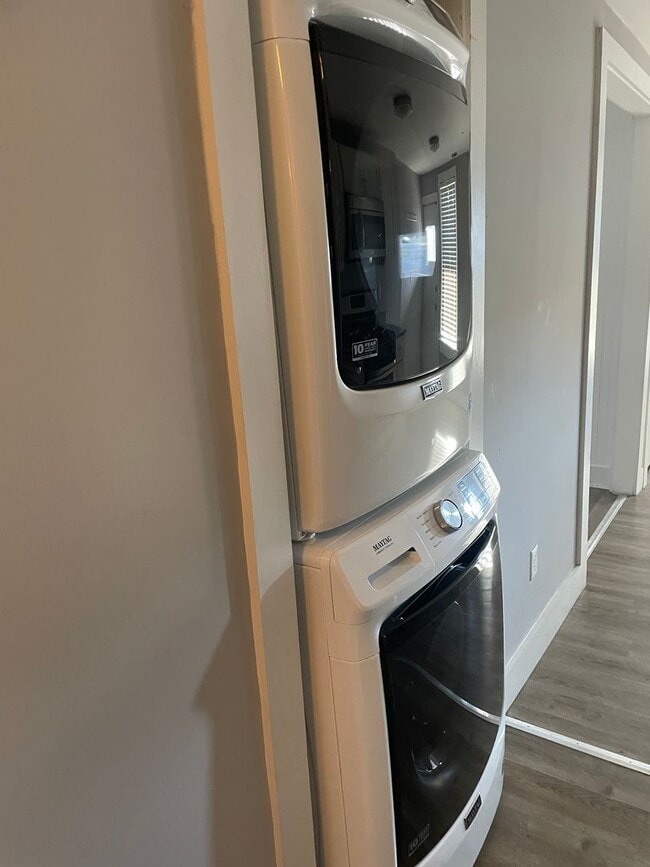 Building Photo - Southie 4 Bed Available 9/1/26