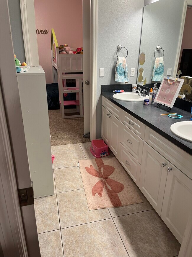 Building Photo - 1895 Orangewood Ct