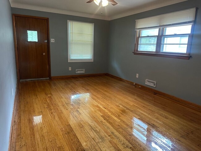 Building Photo - 9705 Winkler Dr