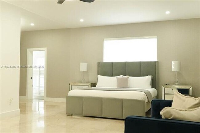 Building Photo - 290 NW 125th Ave