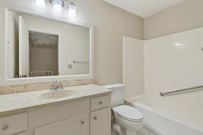 Building Photo - 145 Lake Shore Dr