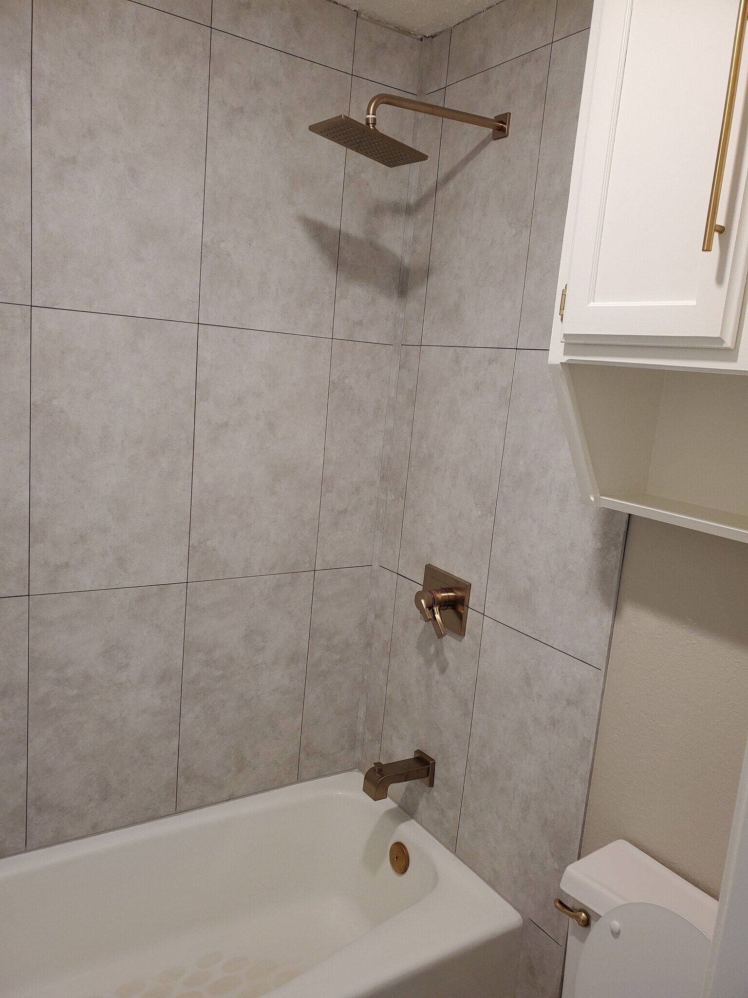 Master bath - 106 N Troy Ave